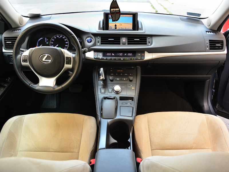 Lexus CT 200h belső