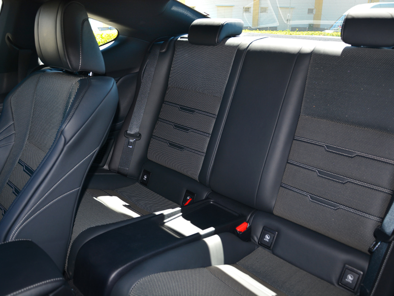Lexus RC300h ülések