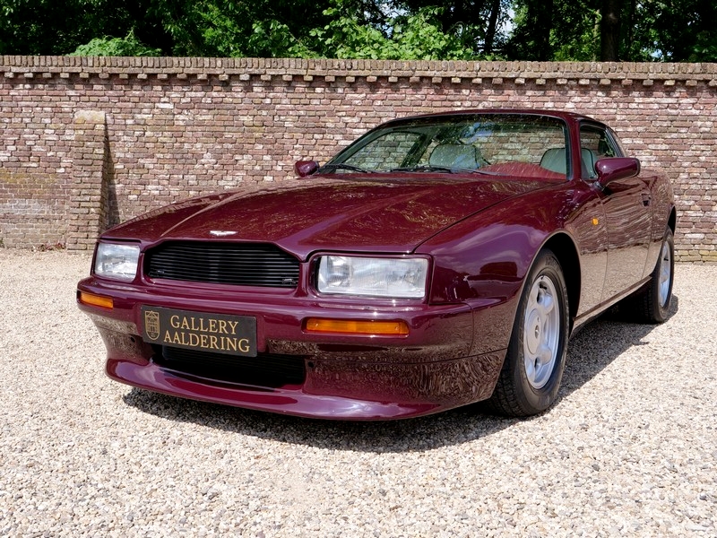 Aston martin 1990