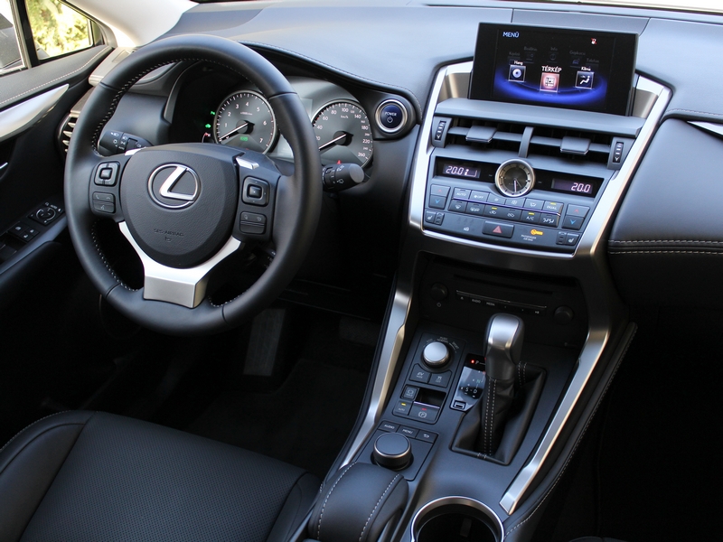 Lexus NX 300h belső