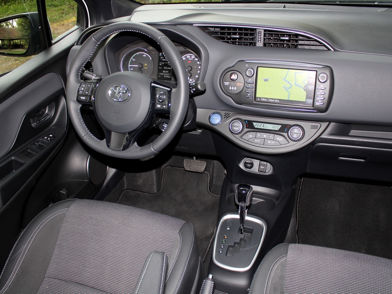 Toyota Yaris Hybrid belső
