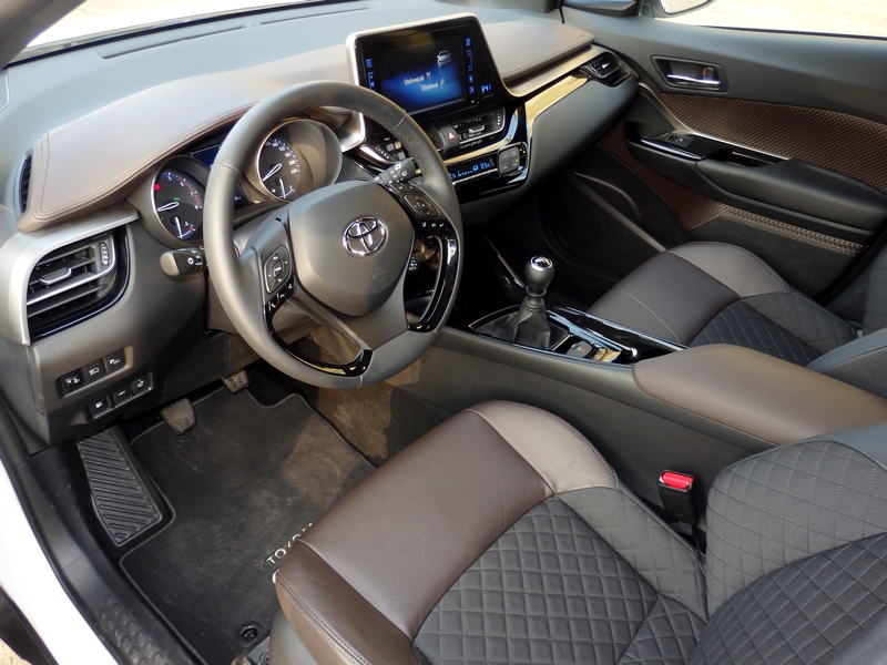 Toyota C-HR belső