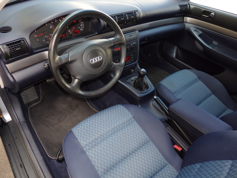 Audi A4 Quattro belső