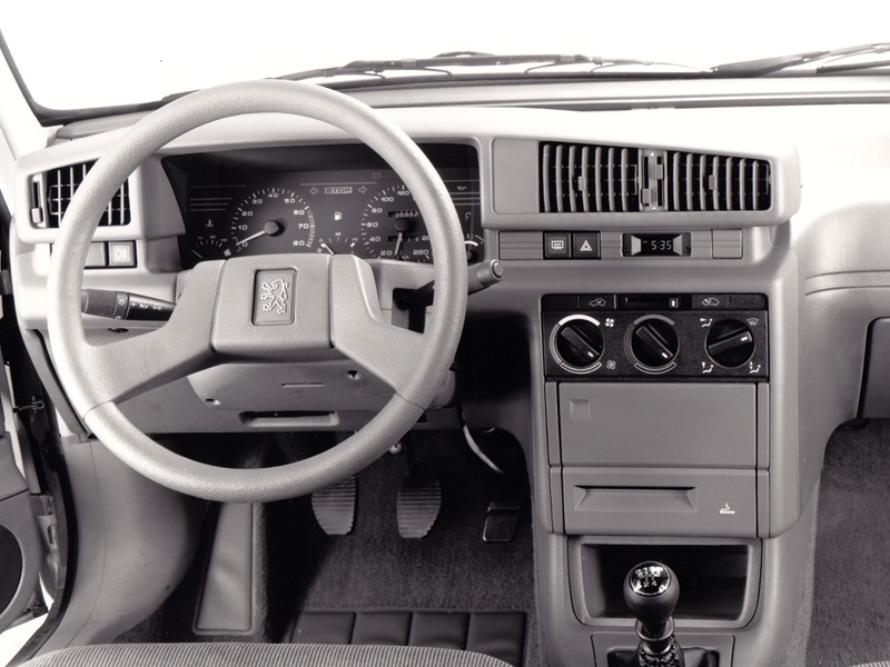 Peugeot 405 belső